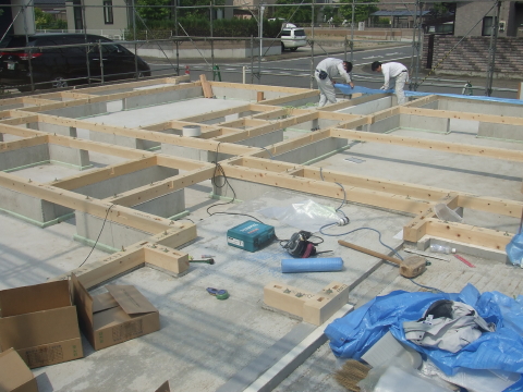 土台敷き(土台:ヒノキ) 土台敷き(土台:ヒノキ)