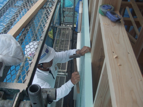 壁の断熱工事進行中 壁の断熱工事進行中