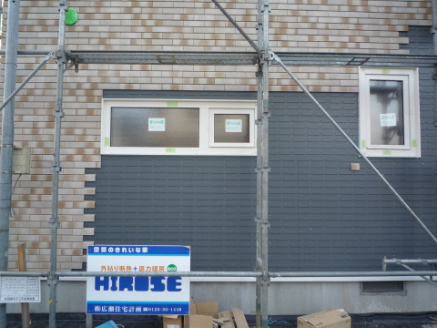 外壁のタイル工事中 外壁のタイル工事中