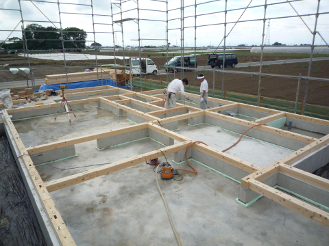 土台敷き 土台敷き