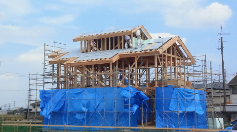 屋根・壁の断熱工事中 屋根・壁の断熱工事中