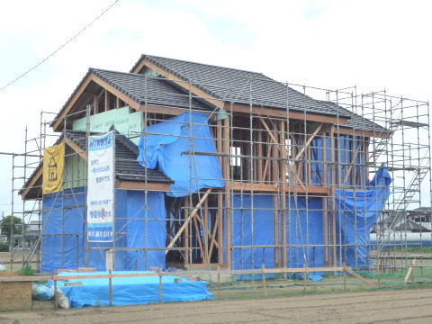 壁:外張り断熱工事進行中 壁:外張り断熱工事進行中