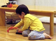 冷たさ知らずの床で、遊びも自由自在